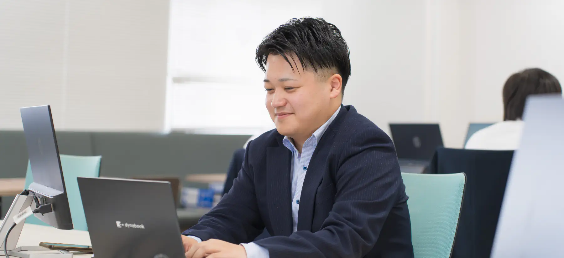 PC作業を行う様子