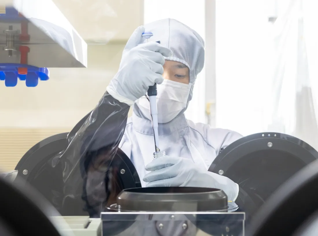 ペロブスカイト開発業務の様子
