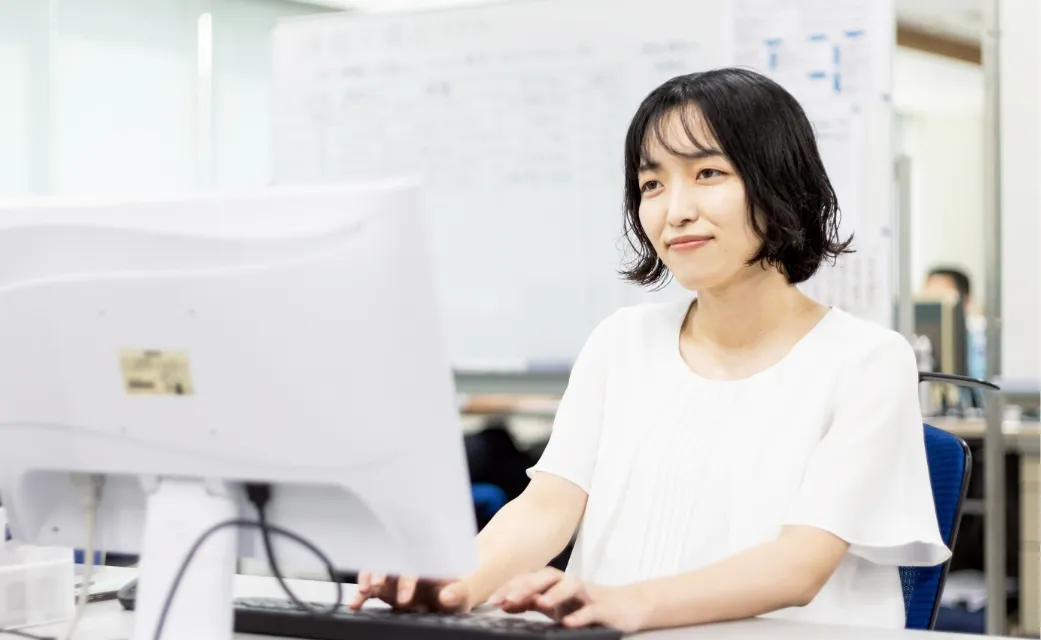 PC操作を行う様子